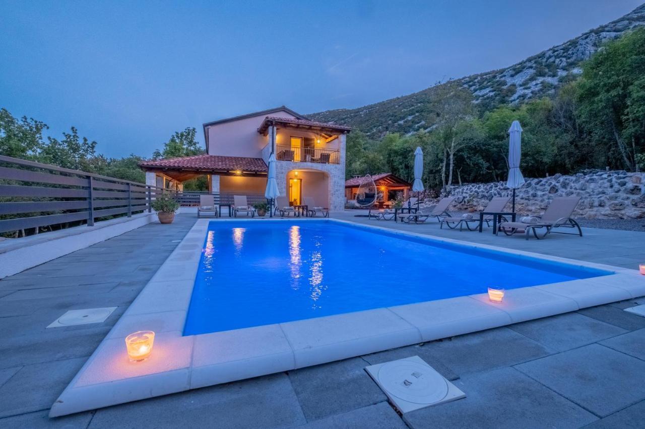 Amazing 4 Bedroom Villa With Swimming Pool And Wifi, Family Frendly Tribalj  Ngoại thất bức ảnh