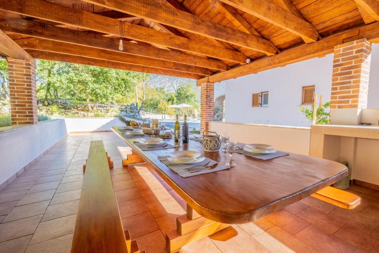 Amazing 4 Bedroom Villa With Swimming Pool And Wifi, Family Frendly Tribalj  Ngoại thất bức ảnh
