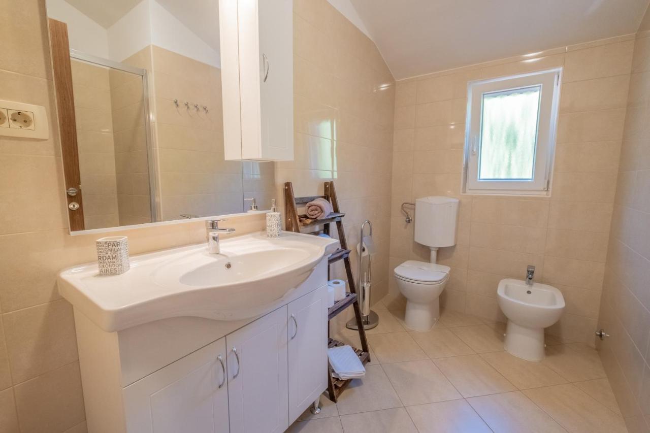 Amazing 4 Bedroom Villa With Swimming Pool And Wifi, Family Frendly Tribalj  Ngoại thất bức ảnh