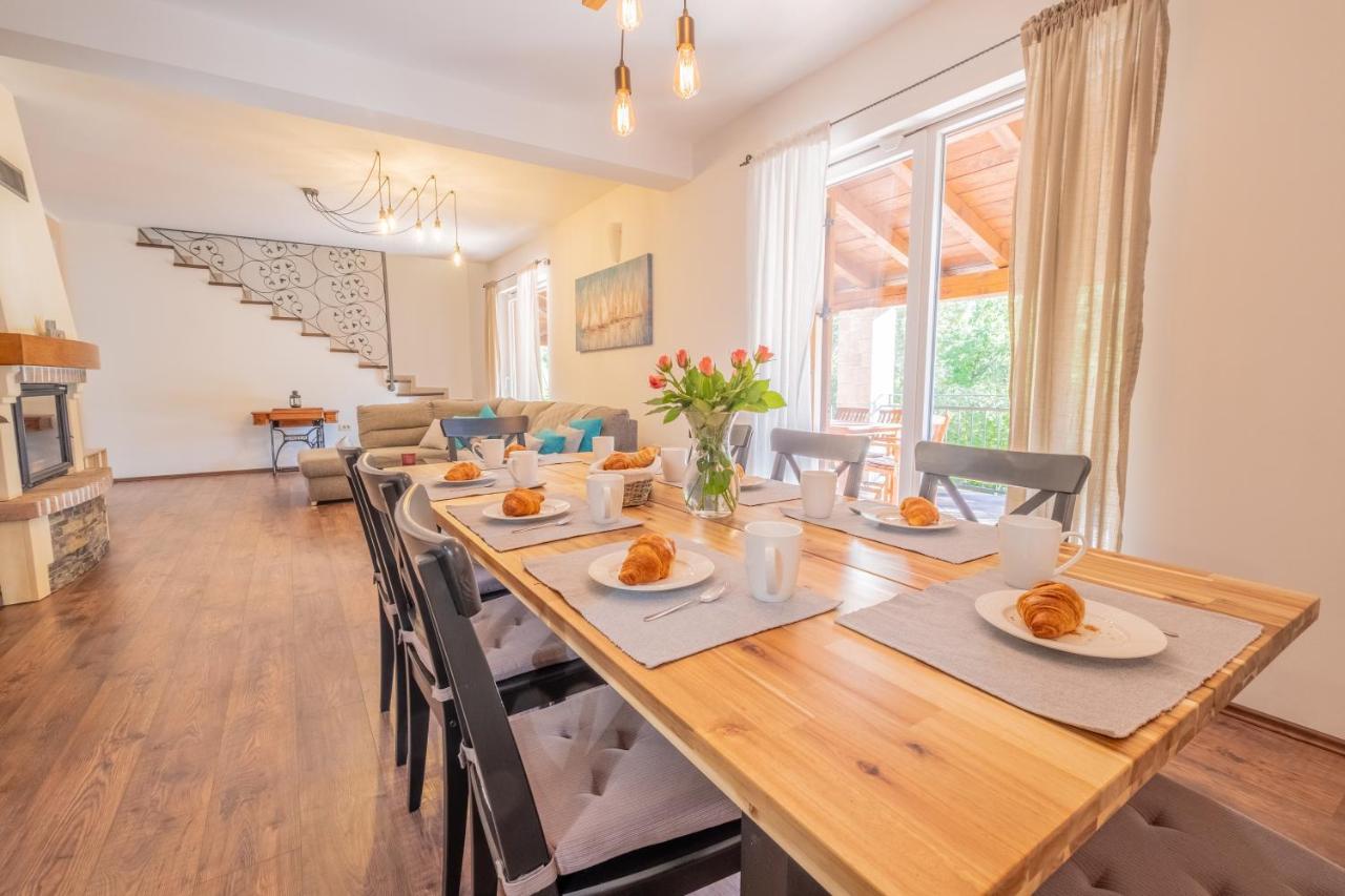 Amazing 4 Bedroom Villa With Swimming Pool And Wifi, Family Frendly Tribalj  Ngoại thất bức ảnh