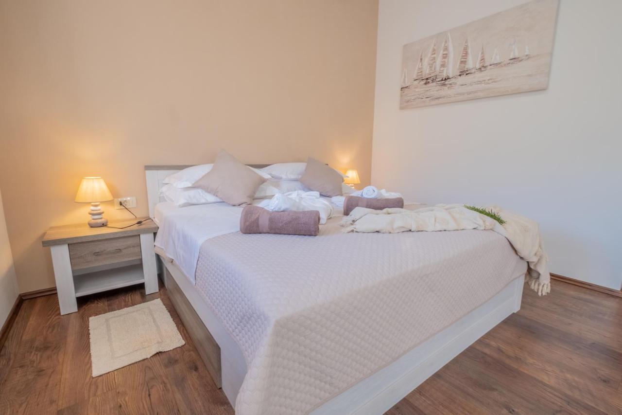 Amazing 4 Bedroom Villa With Swimming Pool And Wifi, Family Frendly Tribalj  Ngoại thất bức ảnh