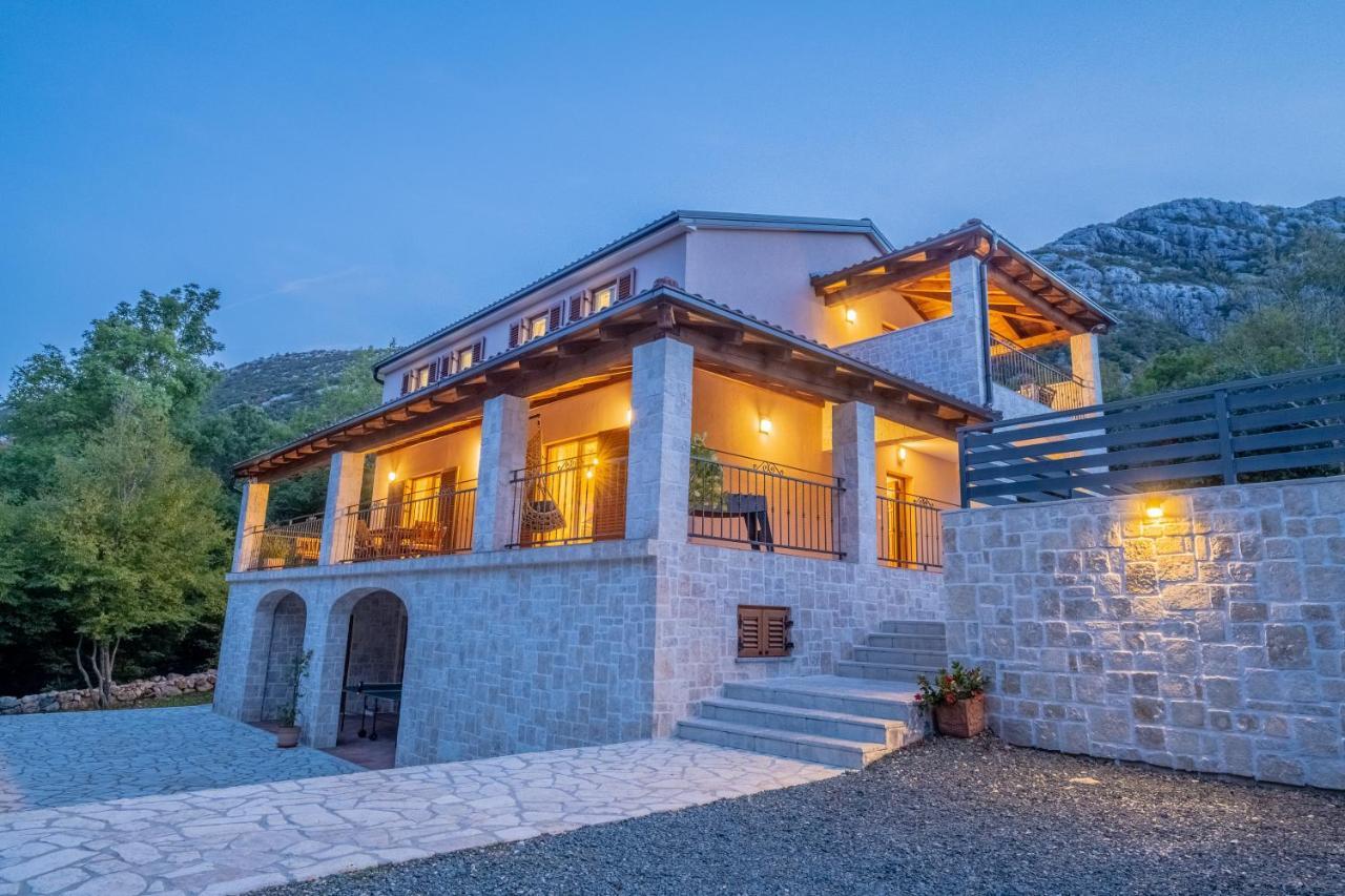 Amazing 4 Bedroom Villa With Swimming Pool And Wifi, Family Frendly Tribalj  Ngoại thất bức ảnh