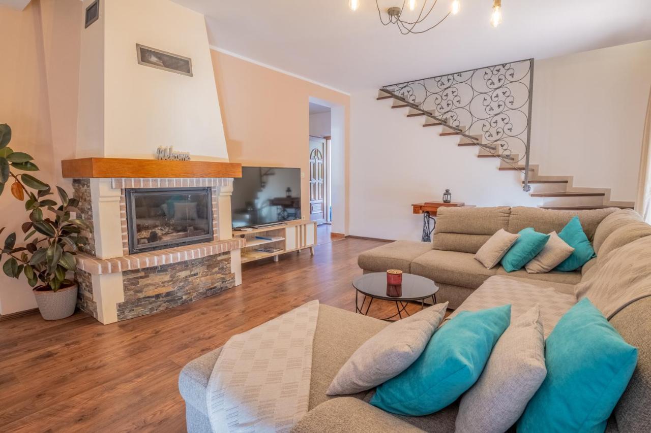 Amazing 4 Bedroom Villa With Swimming Pool And Wifi, Family Frendly Tribalj  Ngoại thất bức ảnh