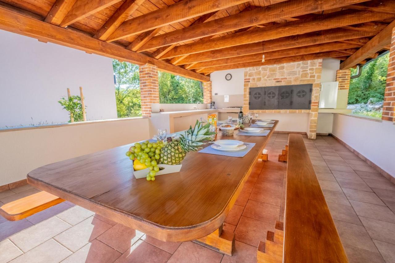 Amazing 4 Bedroom Villa With Swimming Pool And Wifi, Family Frendly Tribalj  Ngoại thất bức ảnh