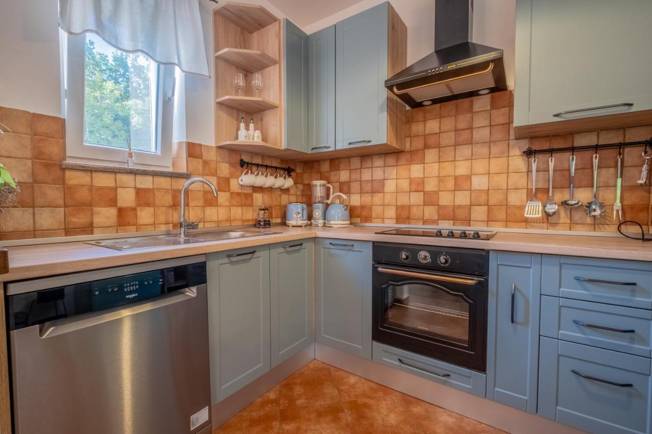 Amazing 4 Bedroom Villa With Swimming Pool And Wifi, Family Frendly Tribalj  Ngoại thất bức ảnh